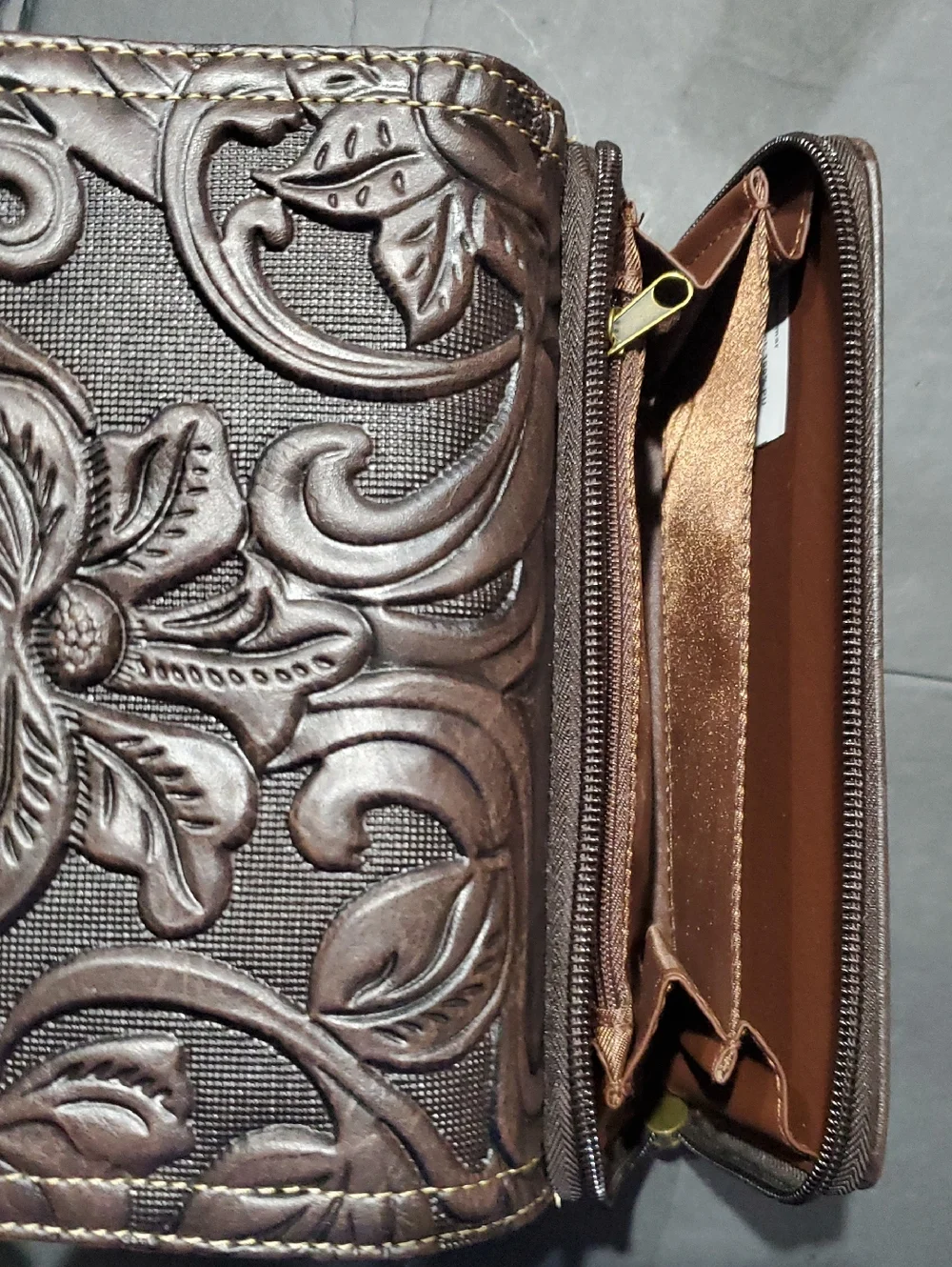 B.O.C intricate floral‎ pattern chocolate brown trifold wallet brand new